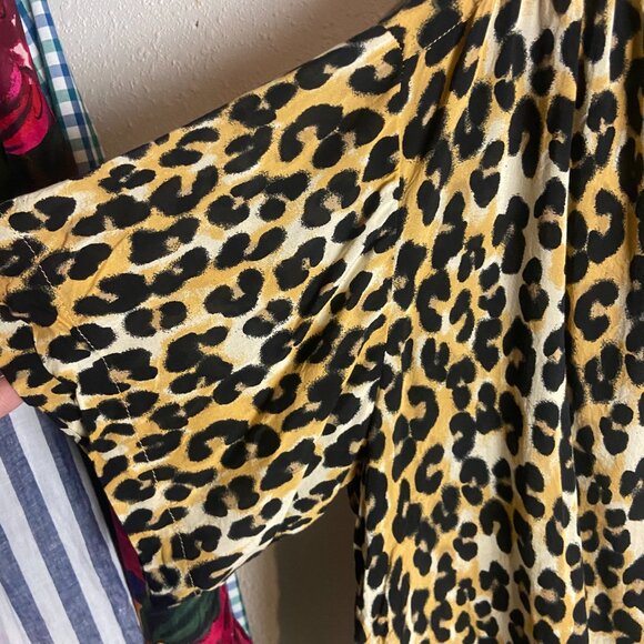 Urban Outfitters Size S Animal Print Button Down Shirt Blouse Tie Front Boxy - Picture 3 of 6
